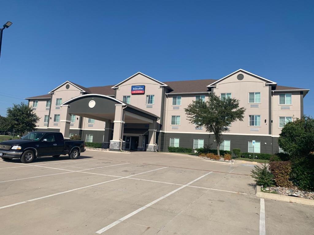 Executive Inn & Suites Marlin Екстер'єр фото