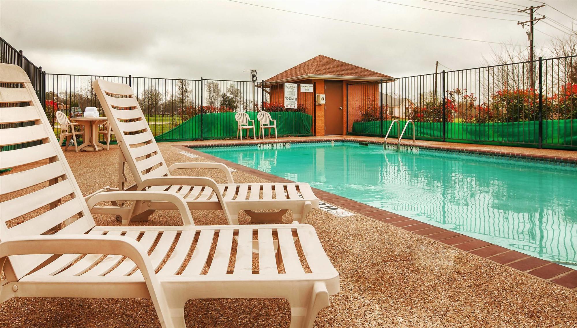 Executive Inn & Suites Marlin Екстер'єр фото