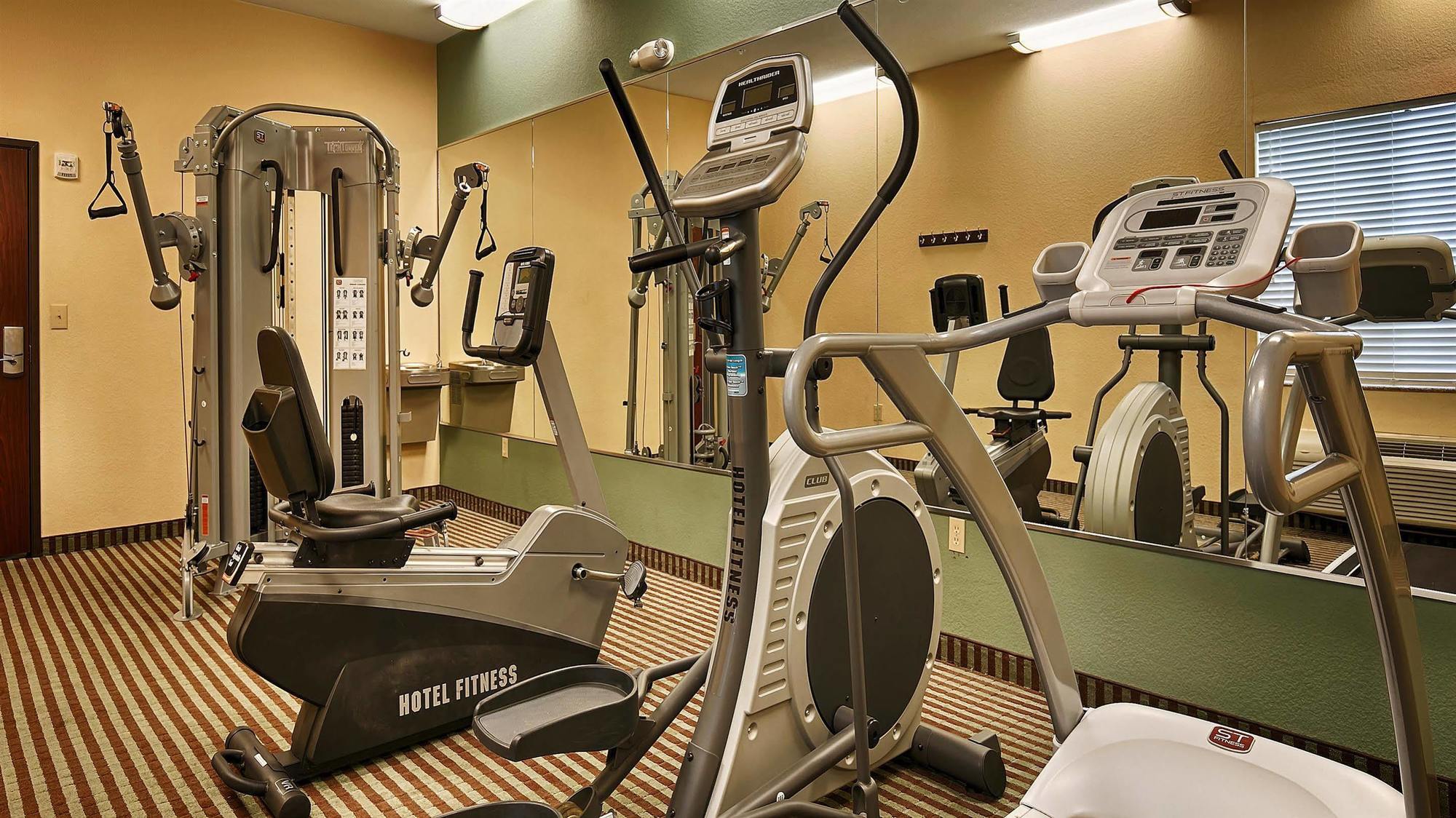 Executive Inn & Suites Marlin Екстер'єр фото